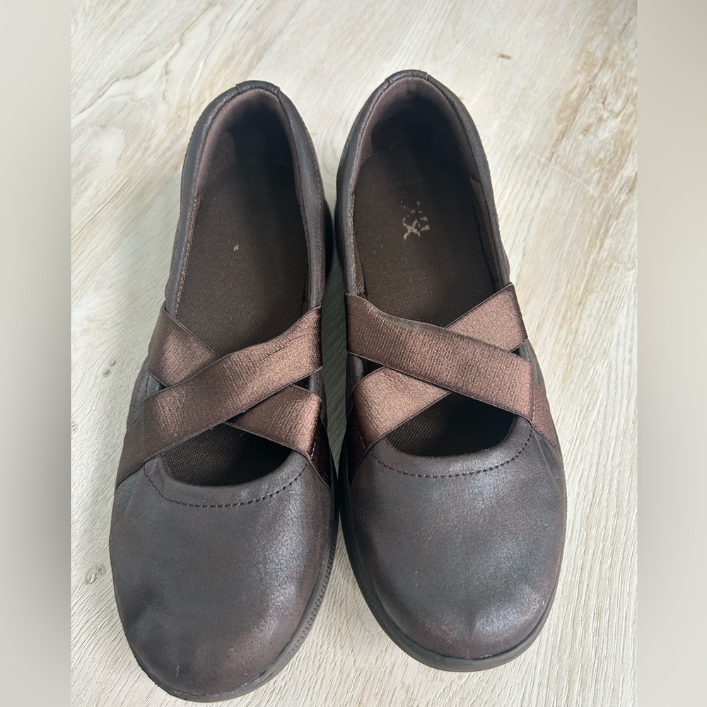 Sketchers Brown Women's Shoes - Picture 2 of 3